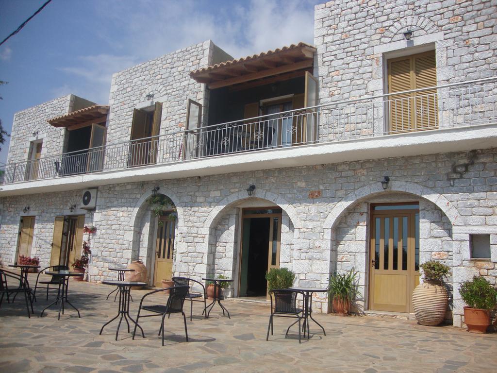Kafiona Guesthouse Pírgos Dhiroú Dış mekan fotoğraf